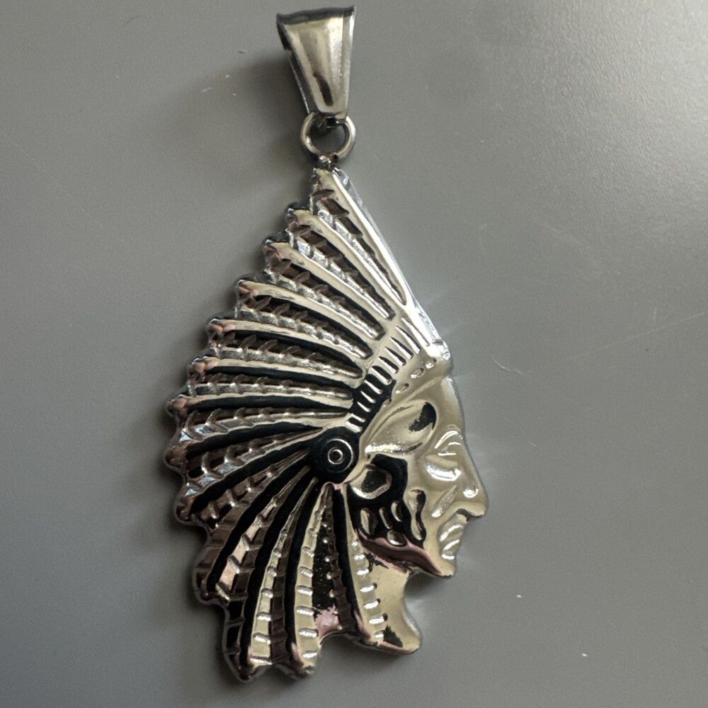 Native Chief Head Face North America Pendant  Silver Plated 24 Inch Chain Indian